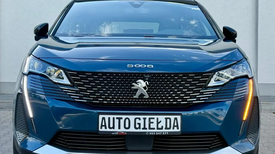PEUGEOT 5008 -