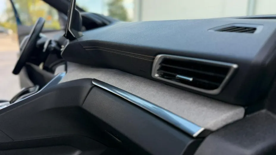 PEUGEOT 5008 -