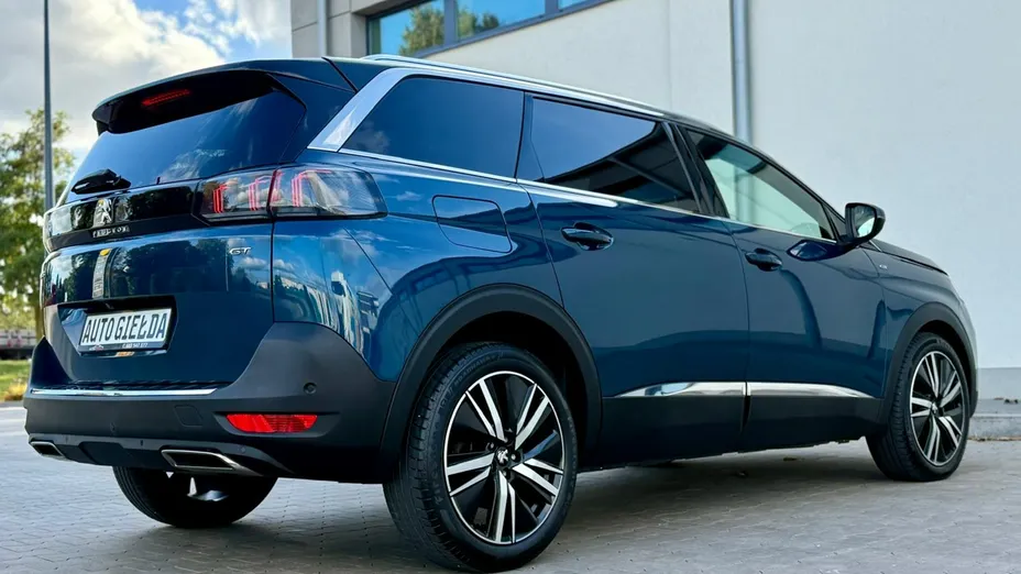 PEUGEOT 5008 -