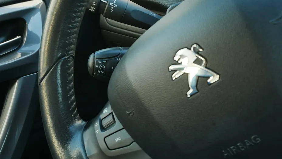 PEUGEOT 2008 -