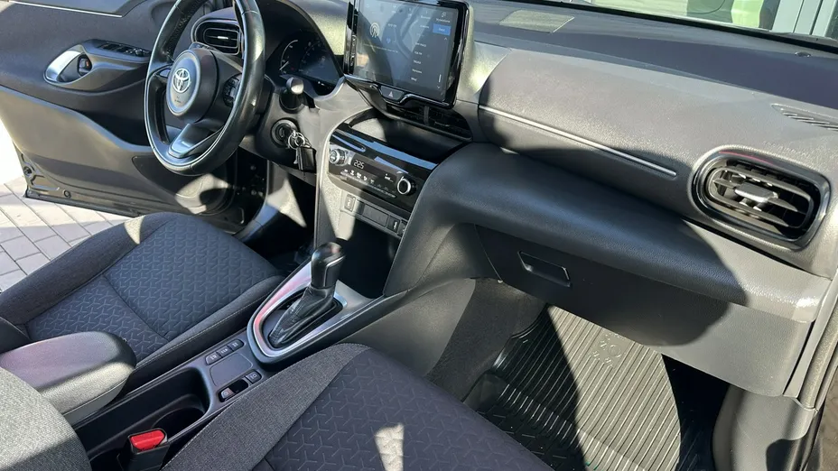 TOYOTA Yaris Cross -