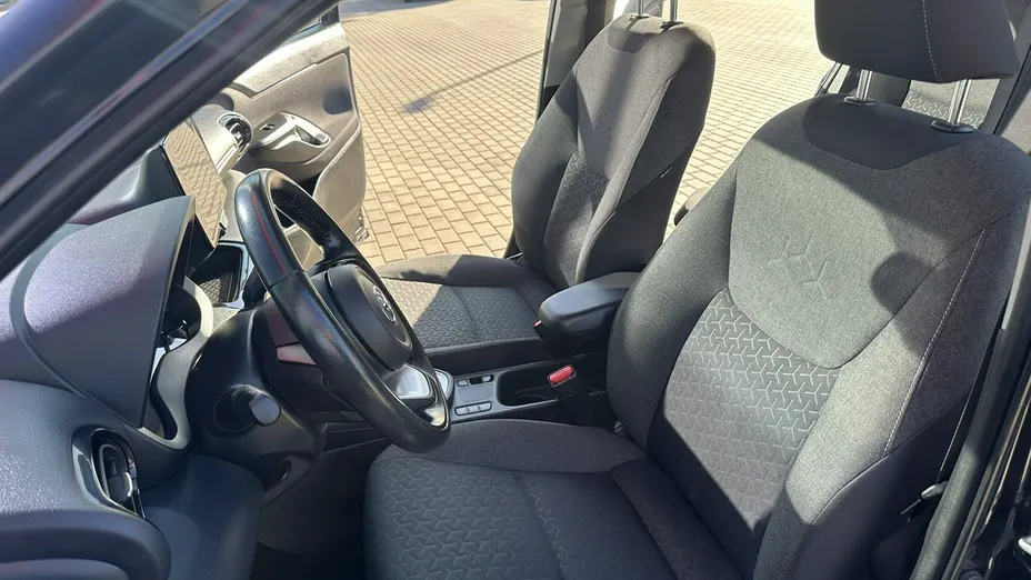 TOYOTA Yaris Cross -
