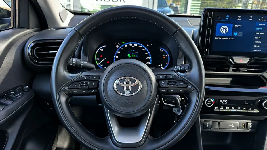 TOYOTA Yaris Cross -