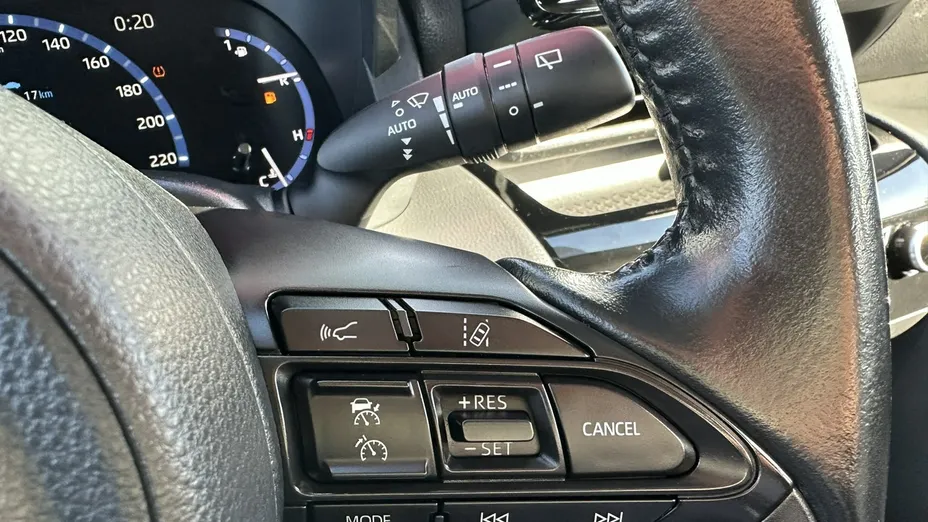 TOYOTA Yaris Cross -