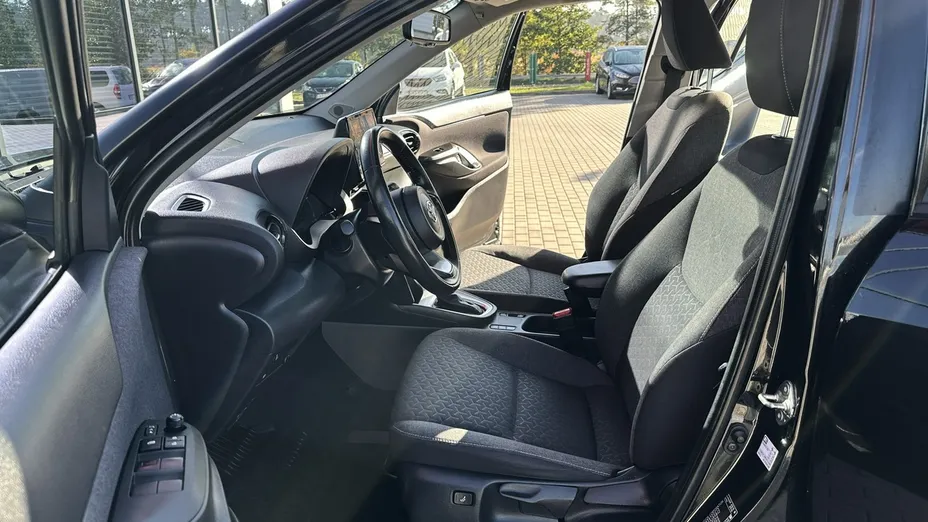 TOYOTA Yaris Cross -