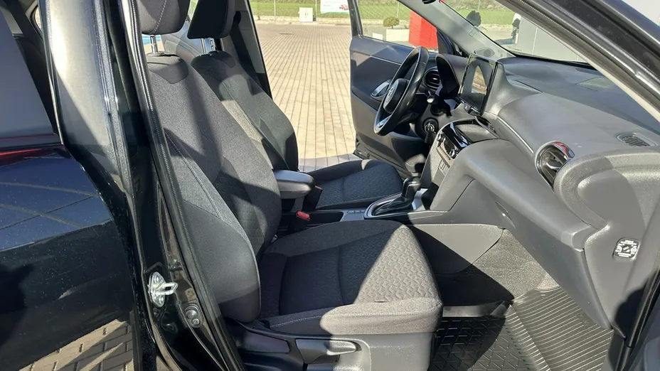 TOYOTA Yaris Cross -
