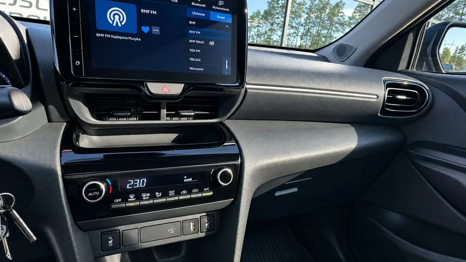 TOYOTA Yaris Cross -