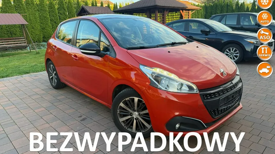 PEUGEOT 208 -