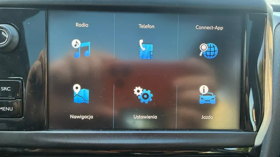PEUGEOT 208 -