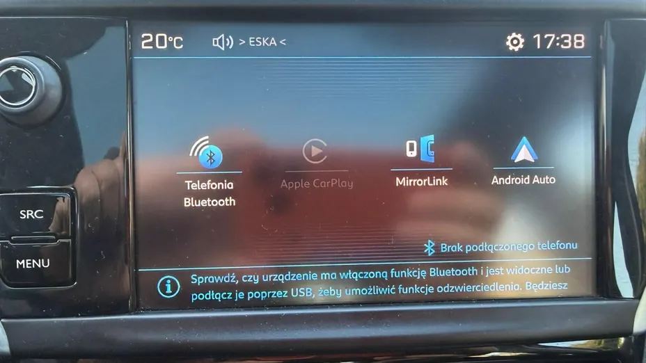 PEUGEOT 208 -
