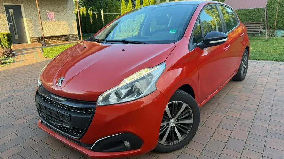 PEUGEOT 208 -