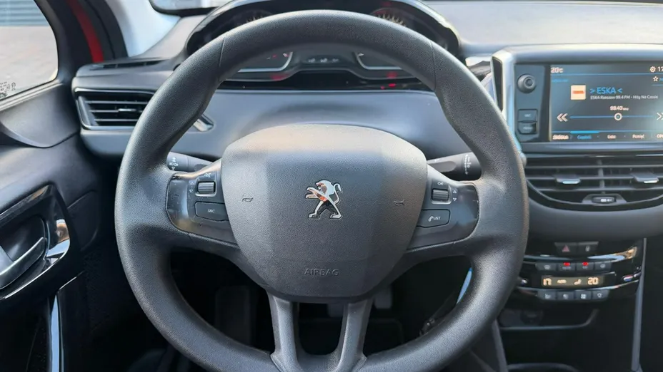 PEUGEOT 208 -