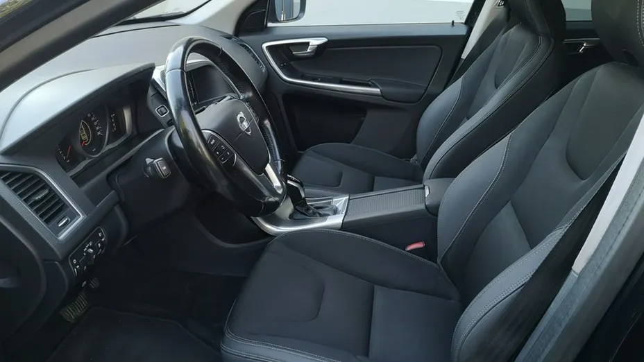 VOLVO XC60 -