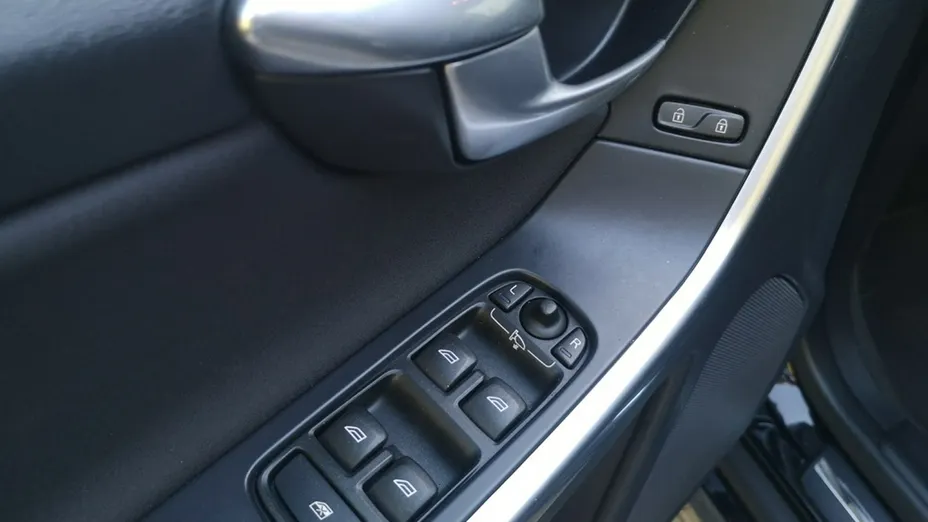 VOLVO XC60 -