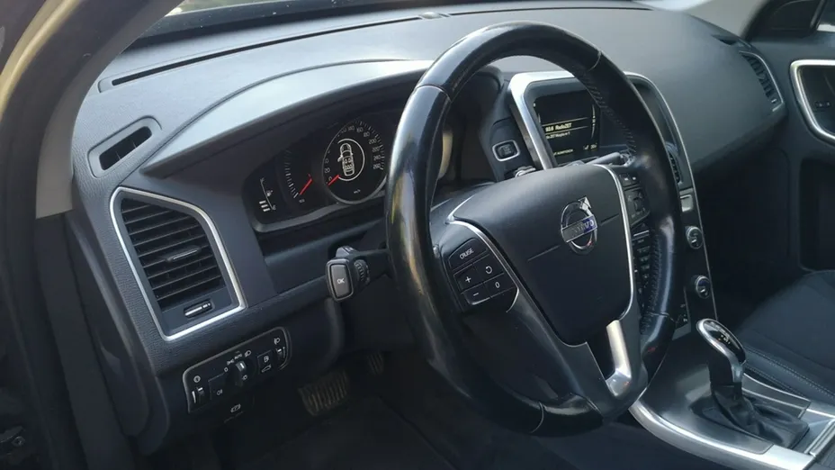 VOLVO XC60 -