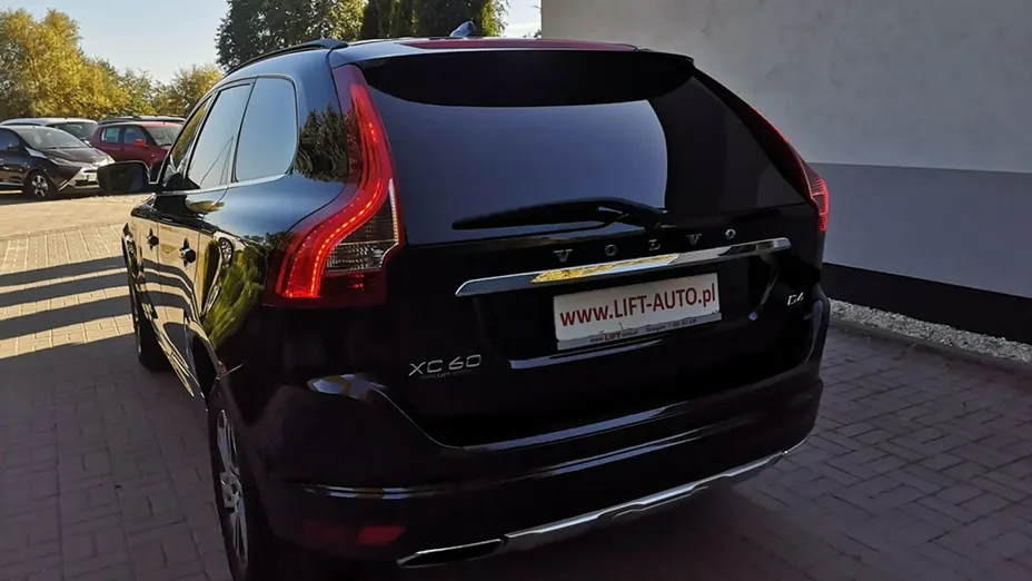 VOLVO XC60 -