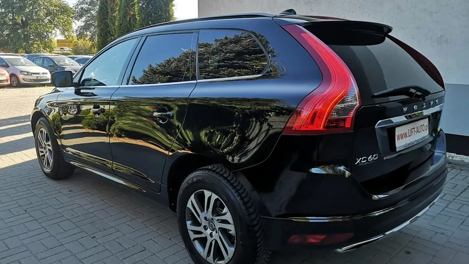 VOLVO XC60 -