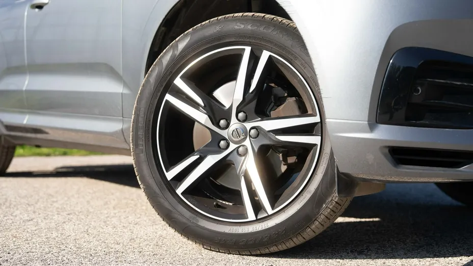 VOLVO XC60 -