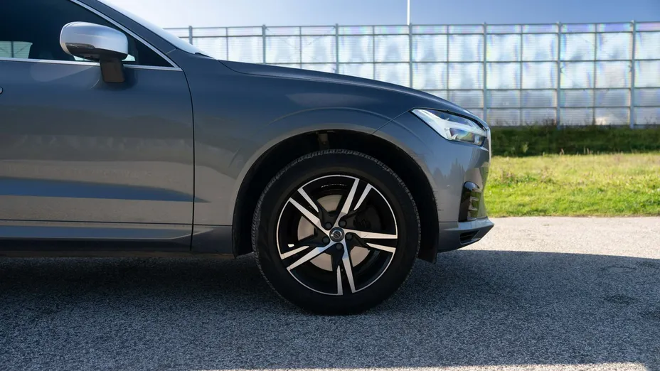 VOLVO XC60 -