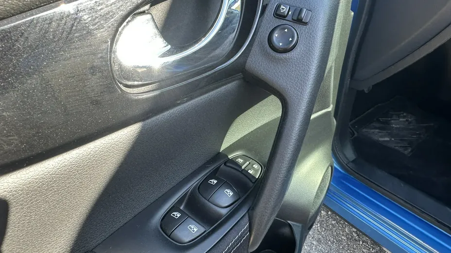 NISSAN Qashqai -