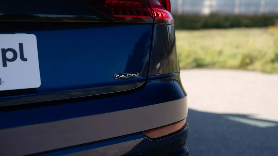 AUDI Q8 -