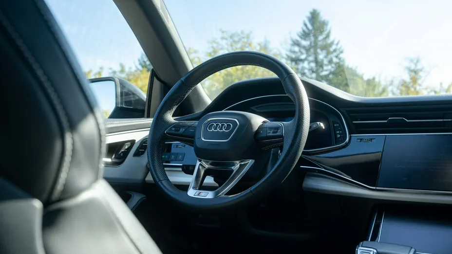 AUDI Q8 -