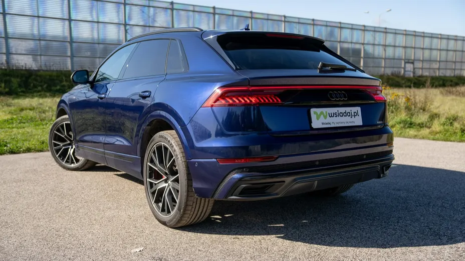 AUDI Q8 -
