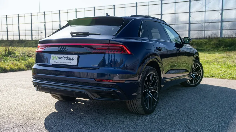 AUDI Q8 -