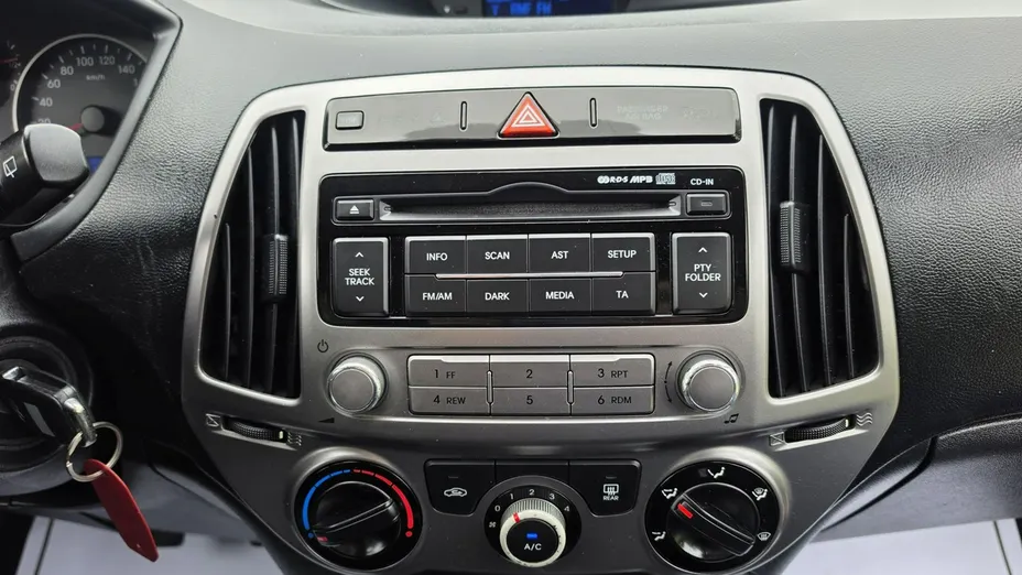 HYUNDAI i20 -