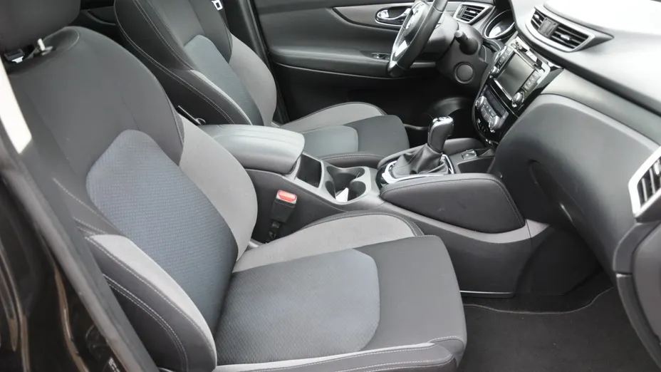 NISSAN Qashqai -