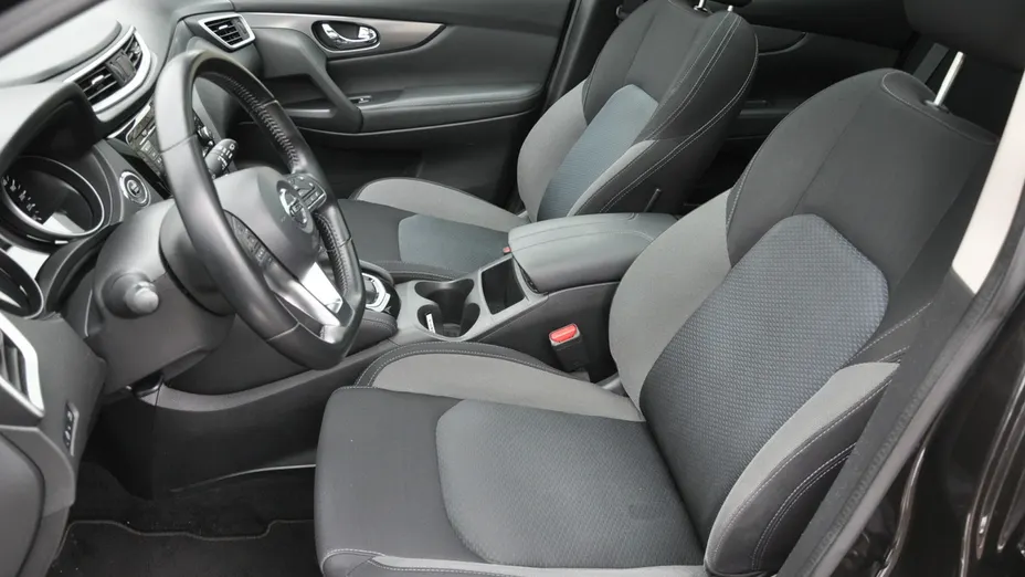 NISSAN Qashqai -