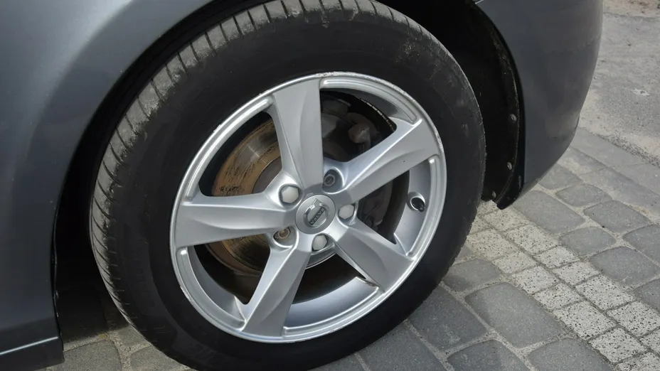 VOLVO V40 -