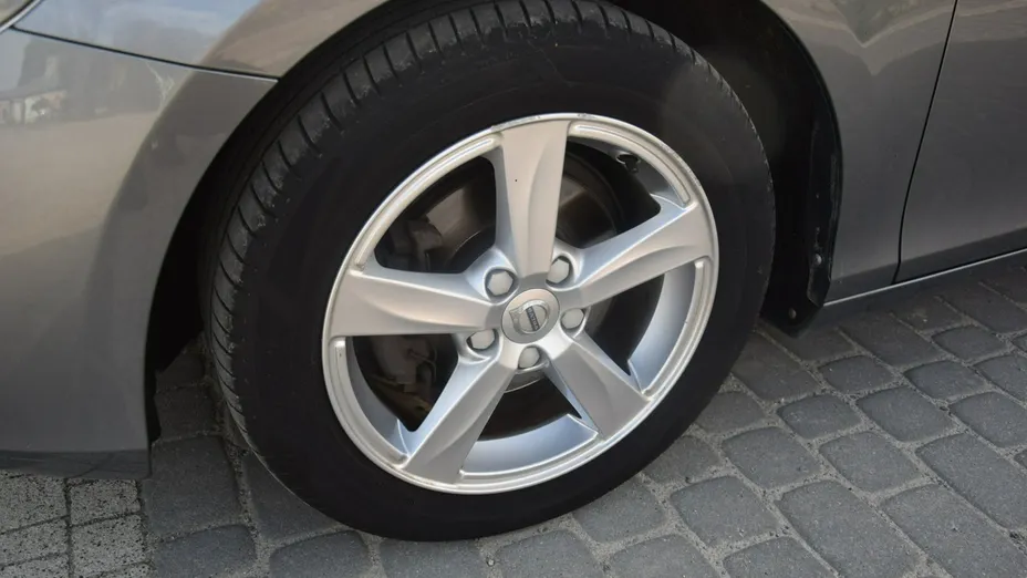 VOLVO V40 -