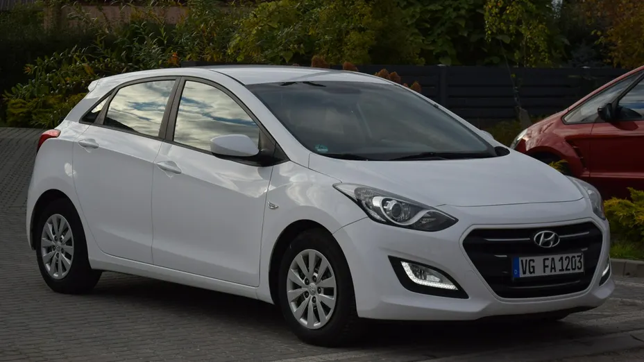 HYUNDAI i30 -
