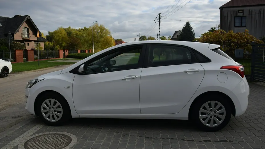HYUNDAI i30 -