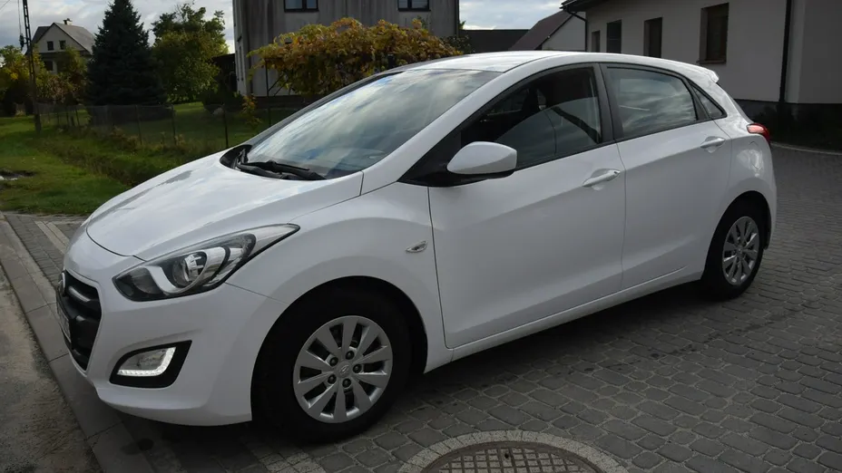 HYUNDAI i30 -