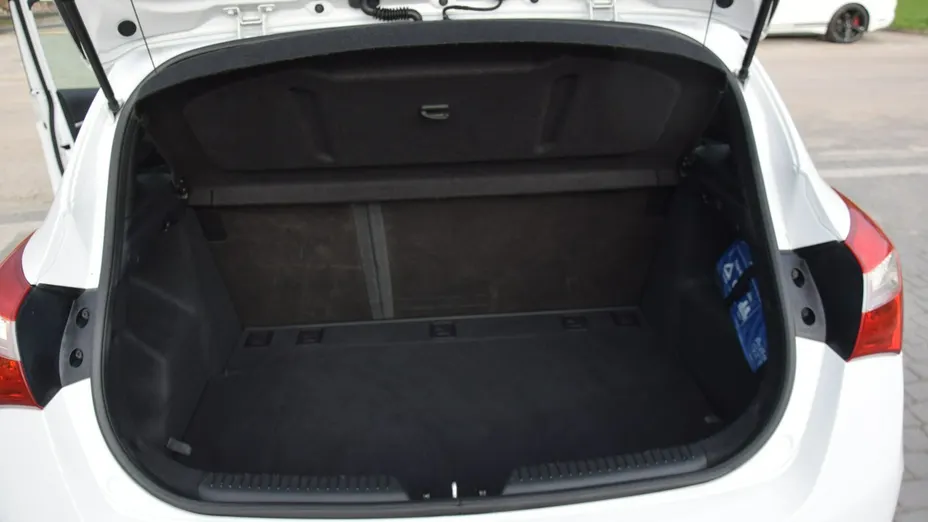 HYUNDAI i30 -