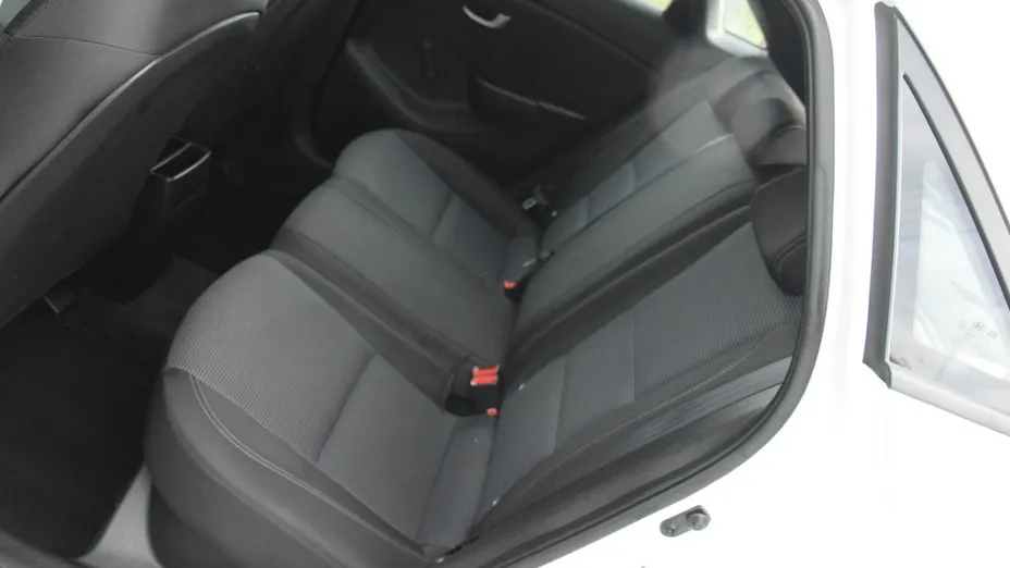 HYUNDAI i30 -