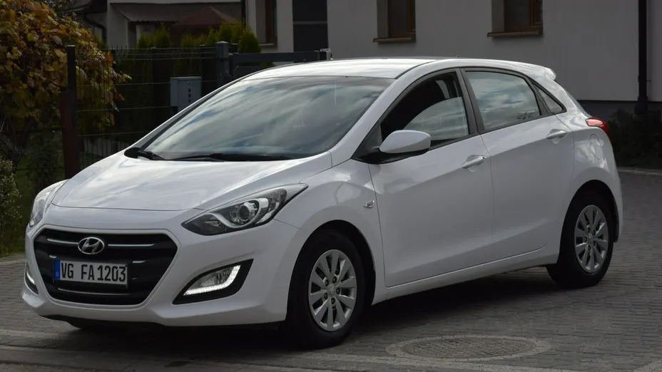HYUNDAI i30 -