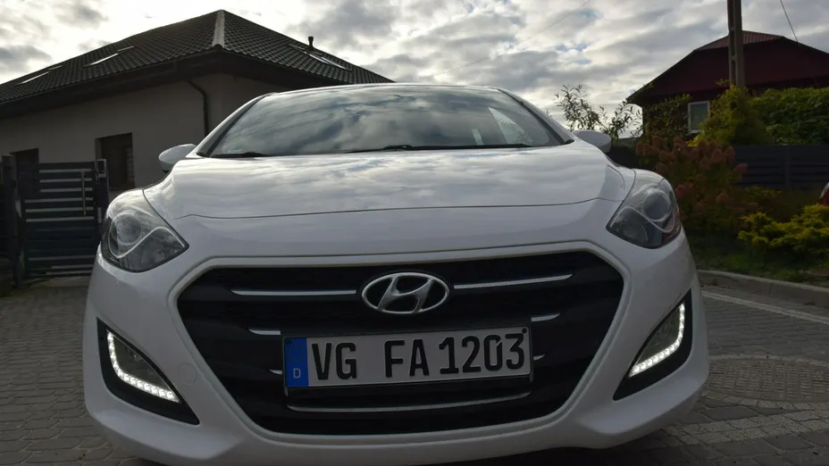 HYUNDAI i30 -