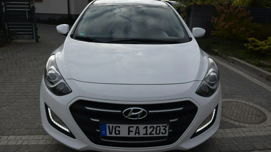 HYUNDAI i30 -