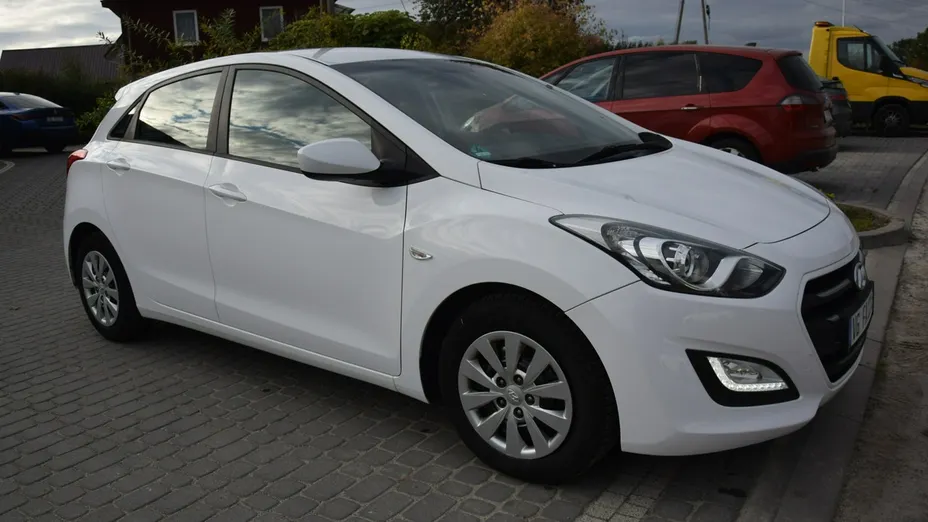 HYUNDAI i30 -