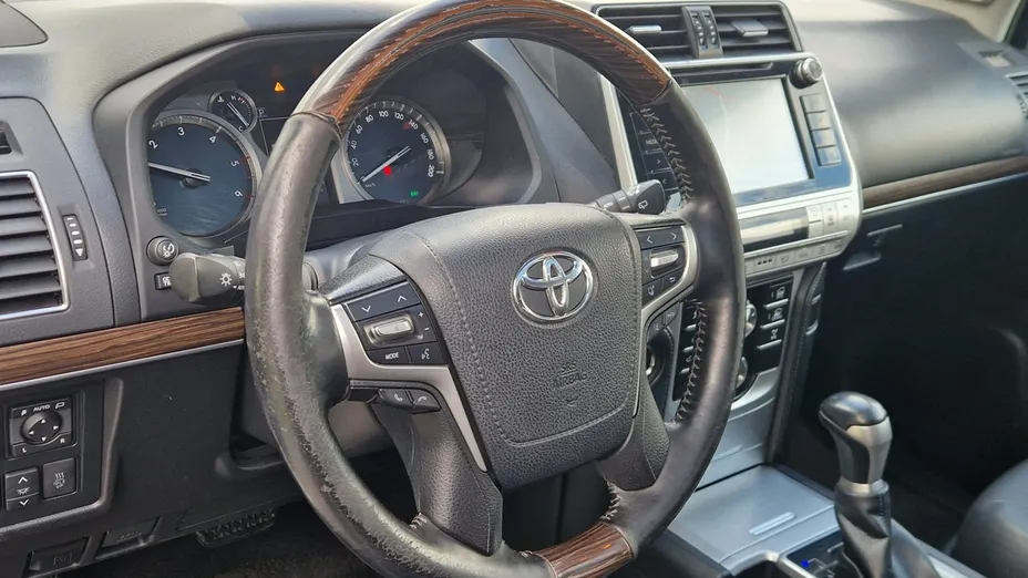 TOYOTA Land Cruiser -