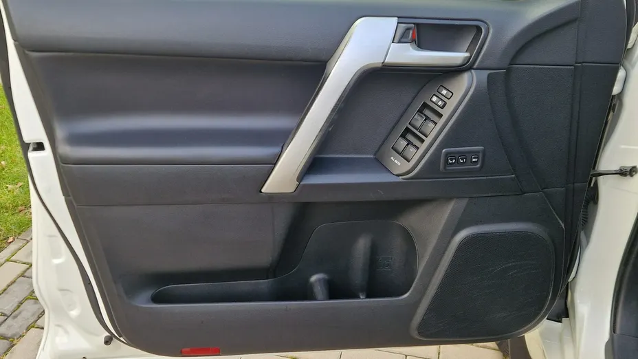 TOYOTA Land Cruiser -
