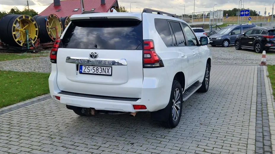 TOYOTA Land Cruiser -