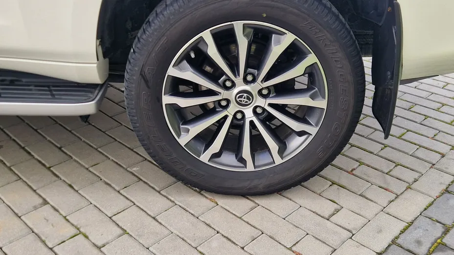 TOYOTA Land Cruiser -