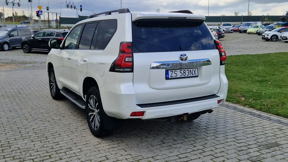 TOYOTA Land Cruiser -
