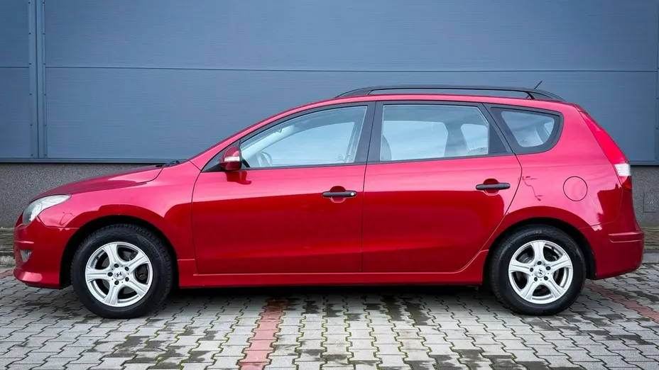 HYUNDAI i30 -