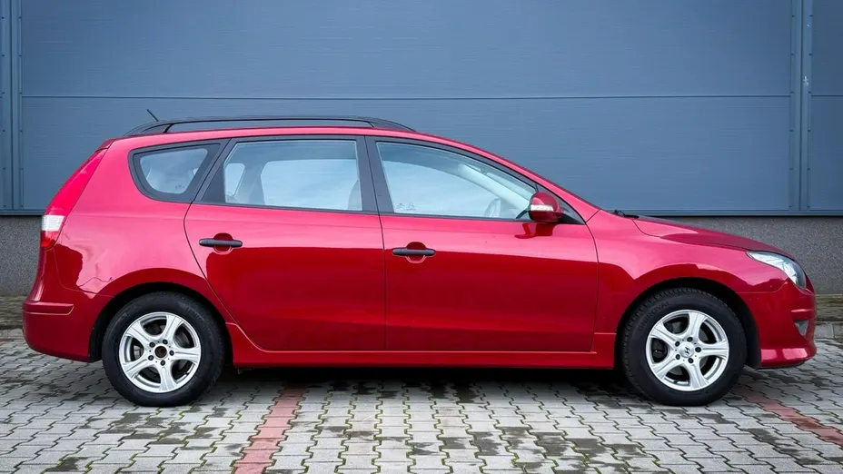 HYUNDAI i30 -