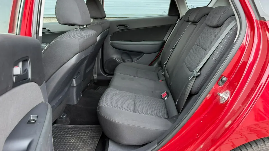 HYUNDAI i30 -